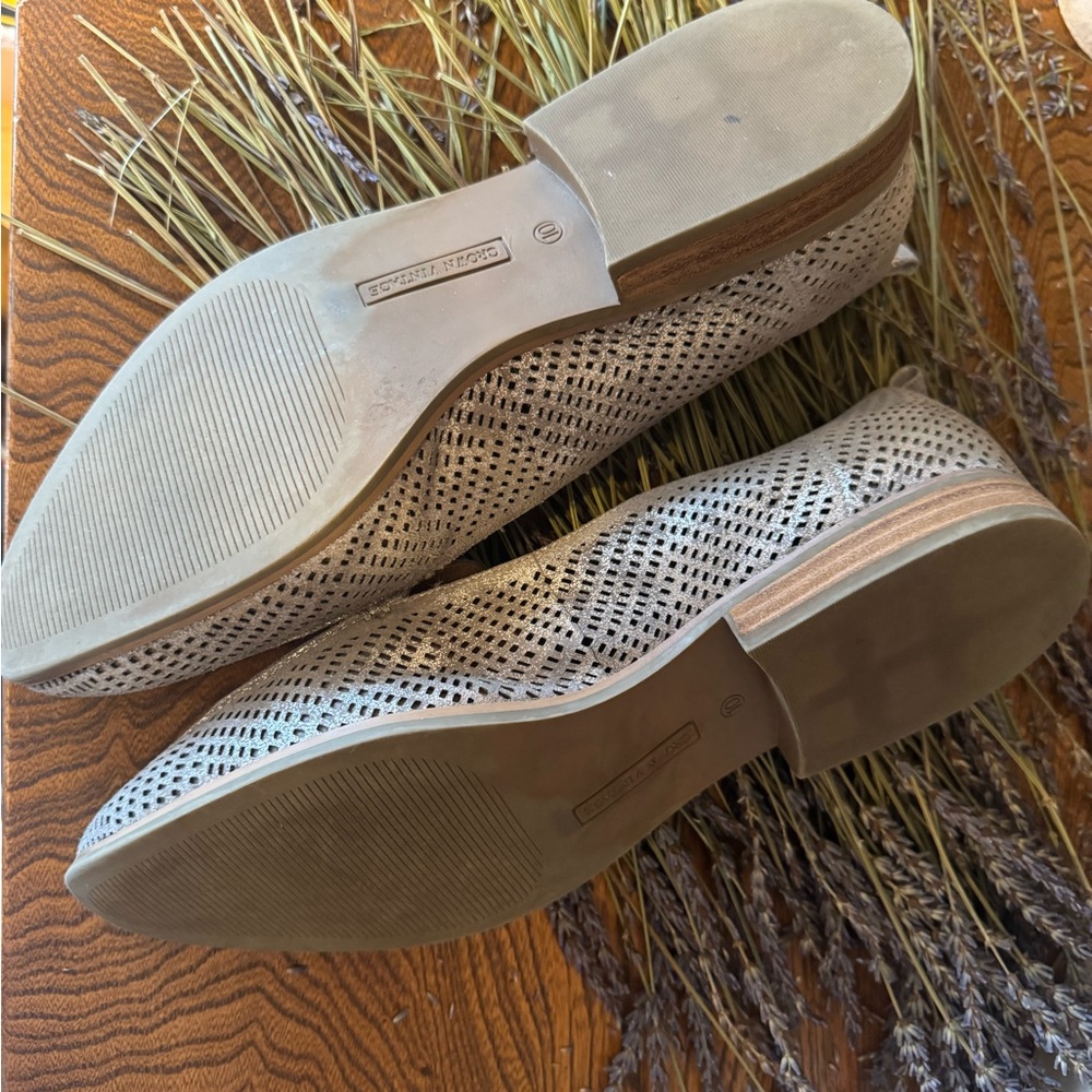 Crown Vintage Leather Gray Perforated Women's Flats - Picture 3 of 7